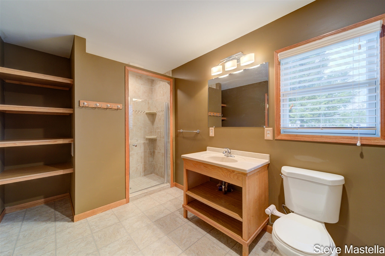 2250 Columbus Avenue, Norton Shores, MI, 49441-3342