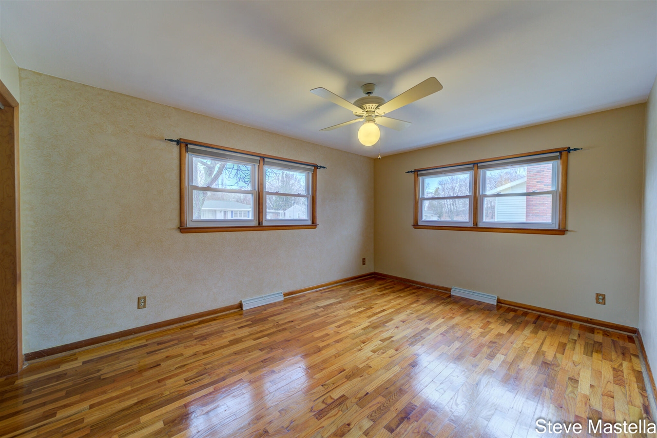 2250 Columbus Avenue, Norton Shores, MI, 49441-3342