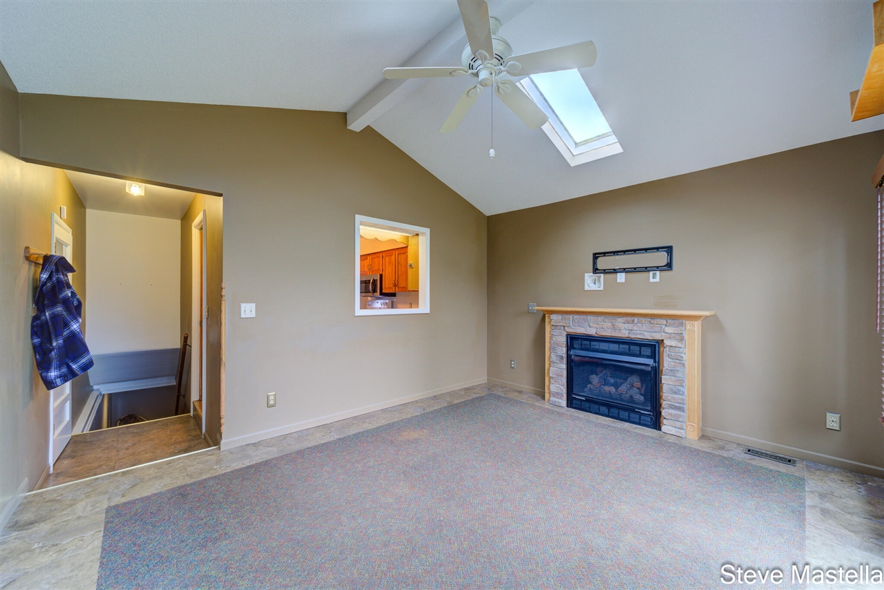 2250 Columbus Avenue, Norton Shores, MI, 49441-3342