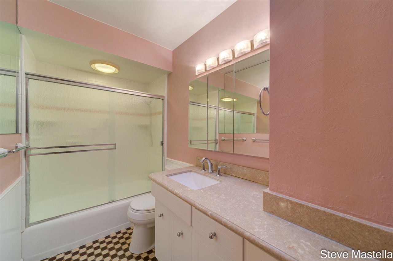 2250 Columbus Avenue, Norton Shores, MI, 49441-3342