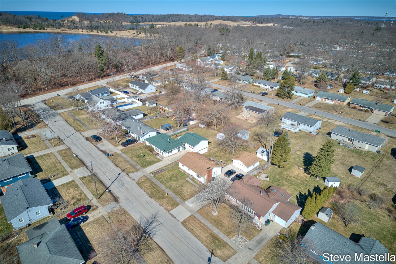 2250 Columbus Avenue, Norton Shores, MI, 49441-3342