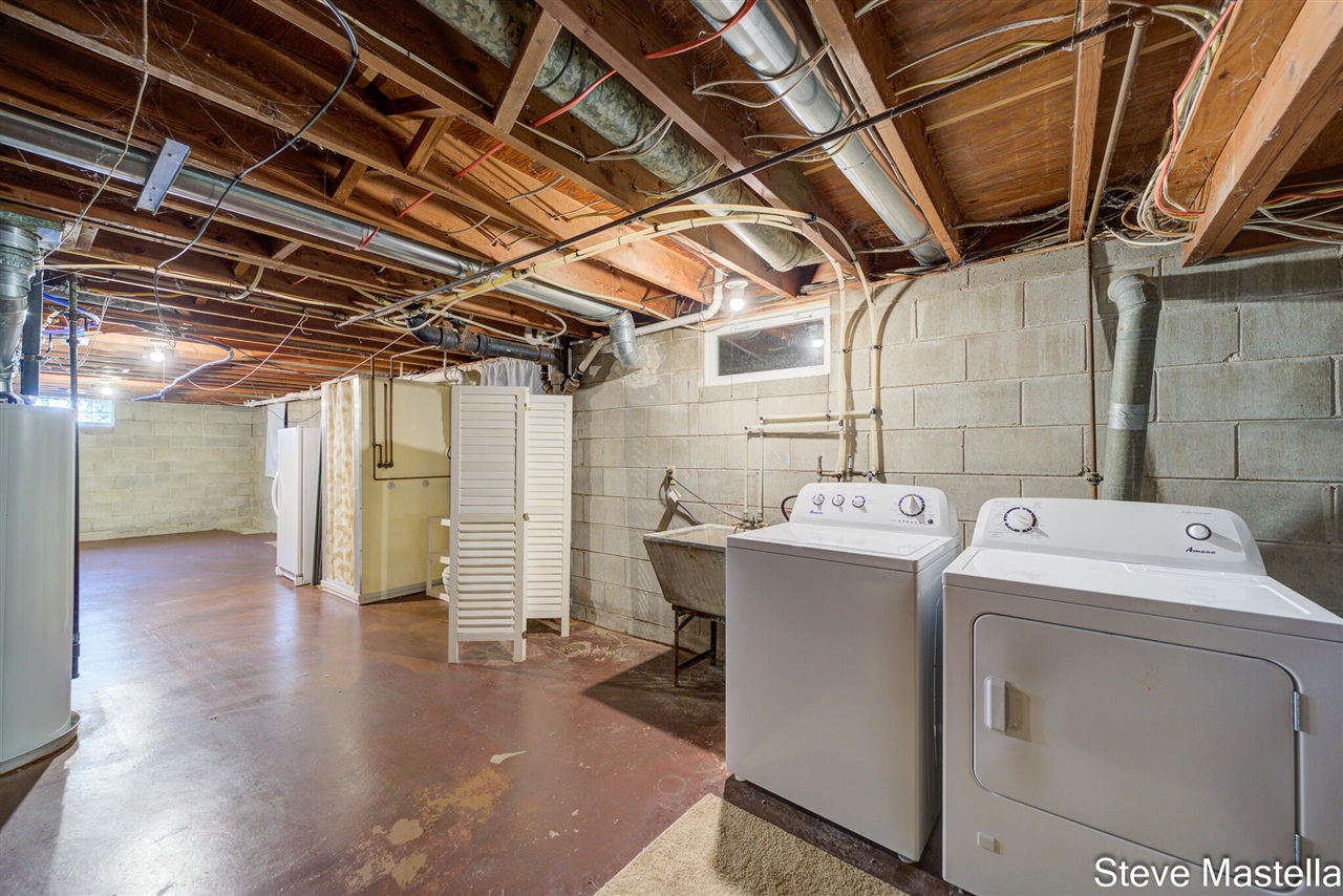 2250 Columbus Avenue, Norton Shores, MI, 49441-3342