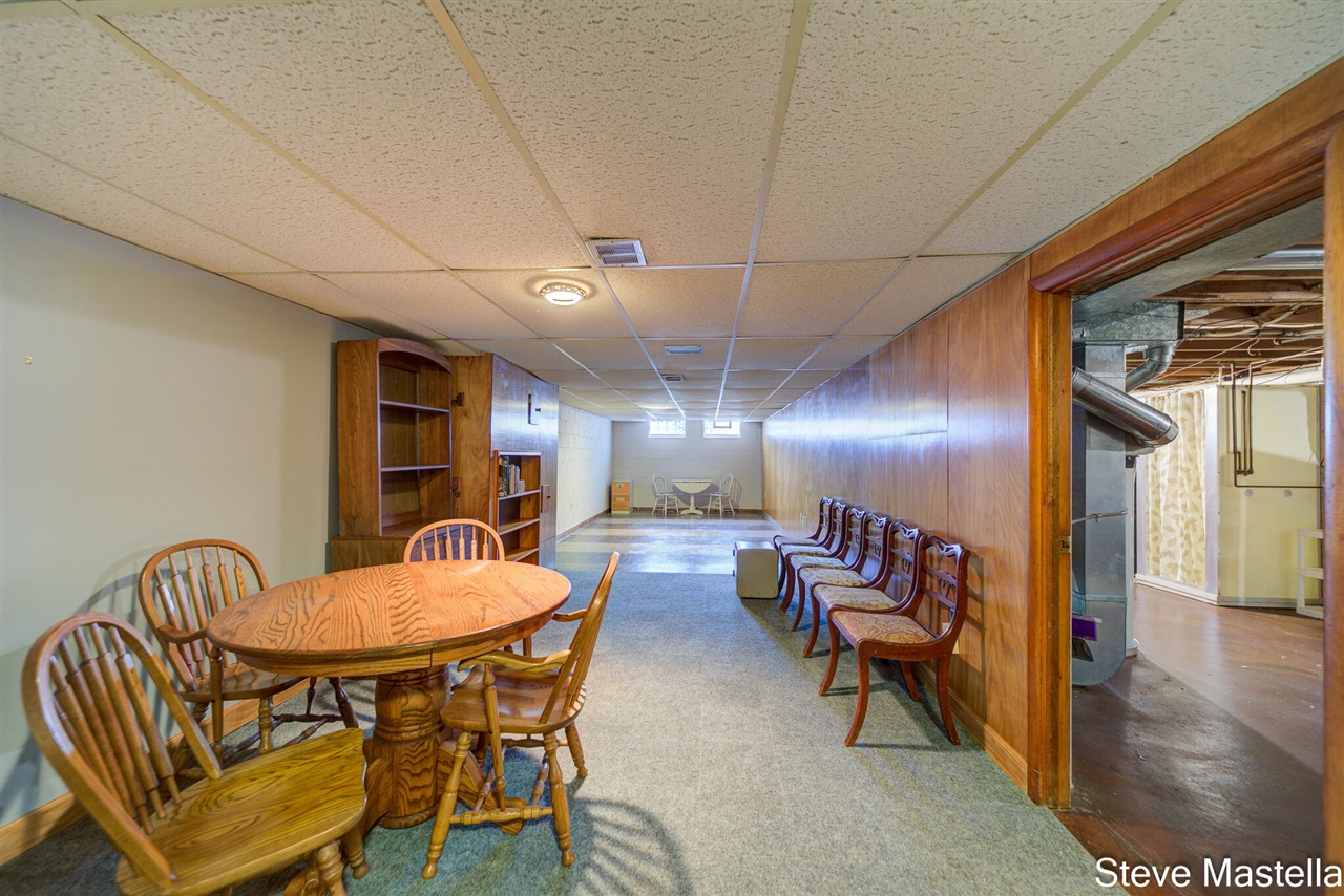 2250 Columbus Avenue, Norton Shores, MI, 49441-3342