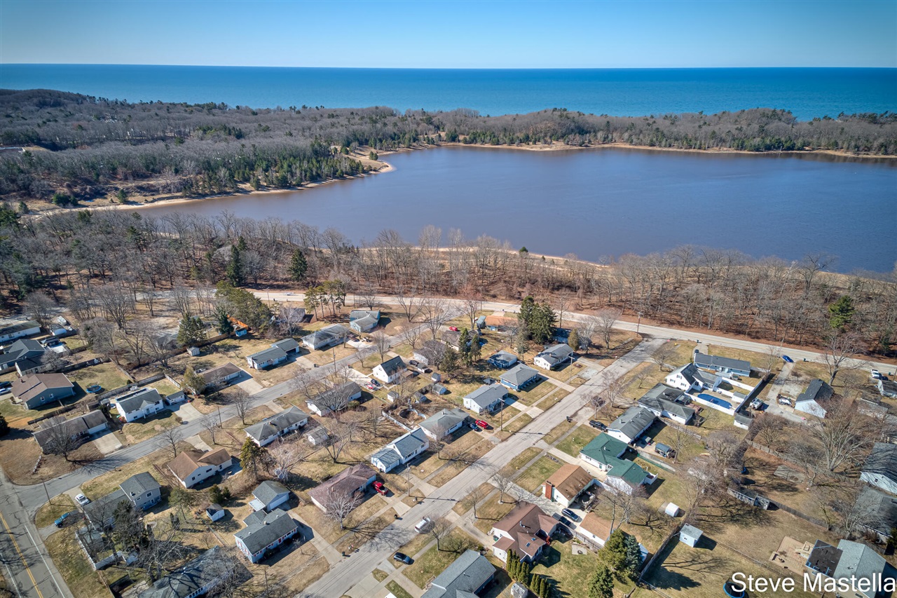 2250 Columbus Avenue, Norton Shores, MI, 49441-3342