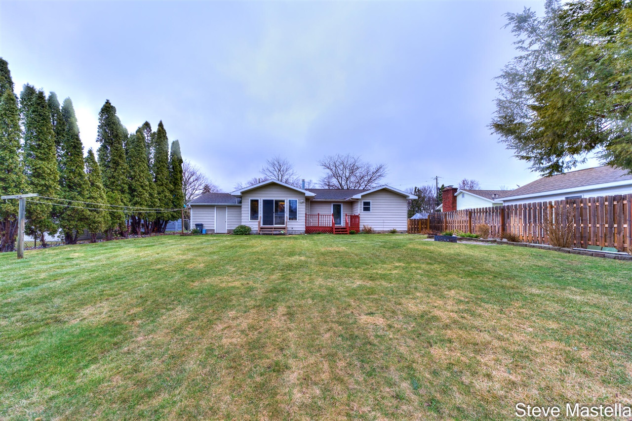 2250 Columbus Avenue, Norton Shores, MI, 49441-3342