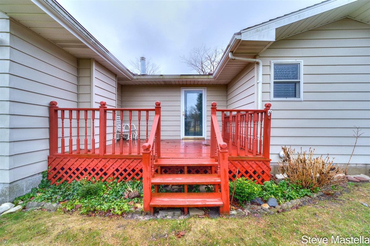 2250 Columbus Avenue, Norton Shores, MI, 49441-3342