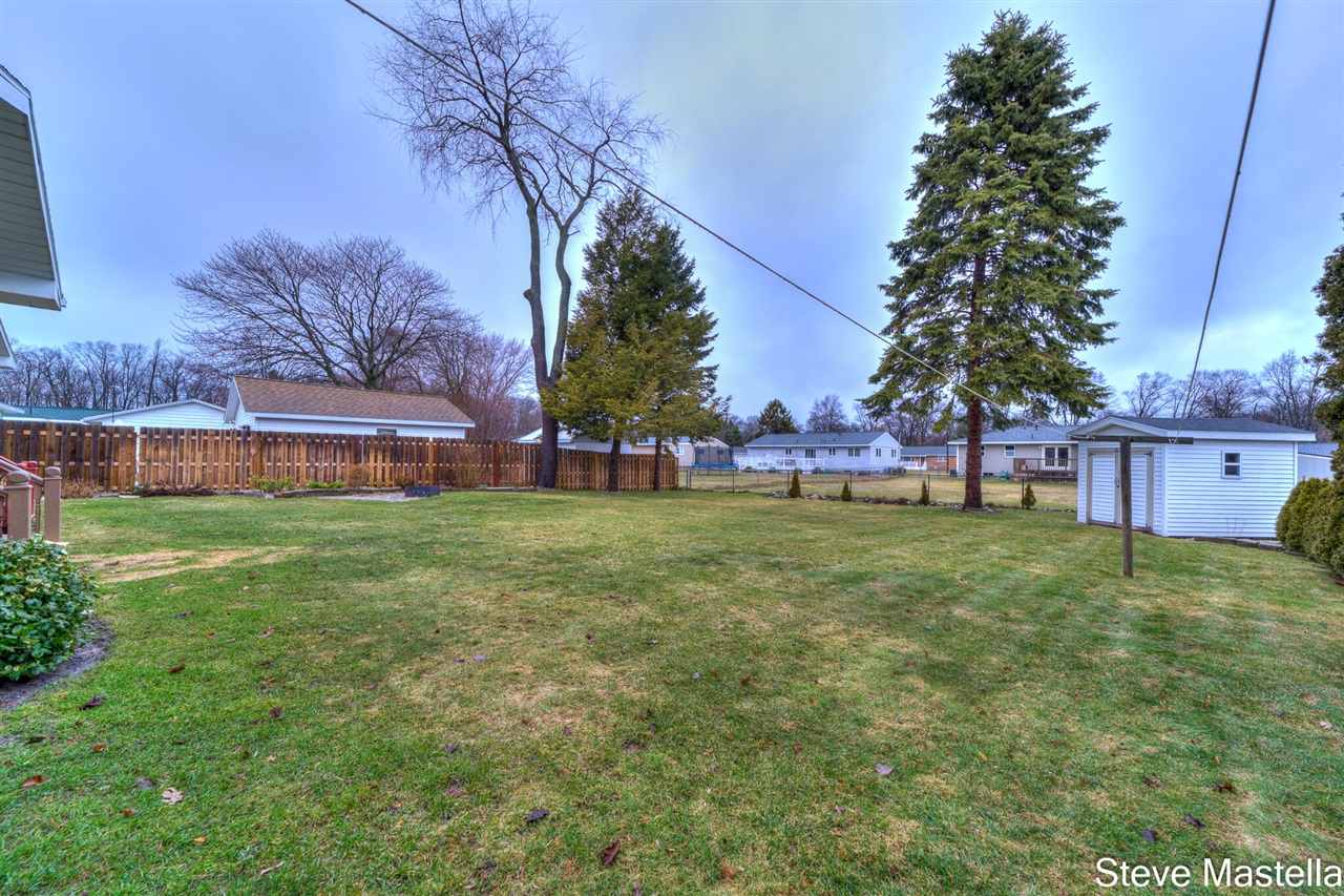 2250 Columbus Avenue, Norton Shores, MI, 49441-3342