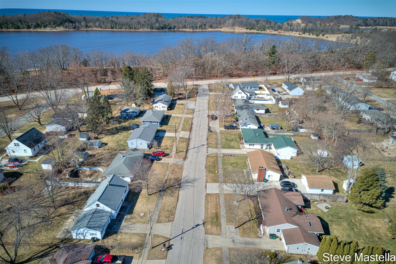 2250 Columbus Avenue, Norton Shores, MI, 49441-3342