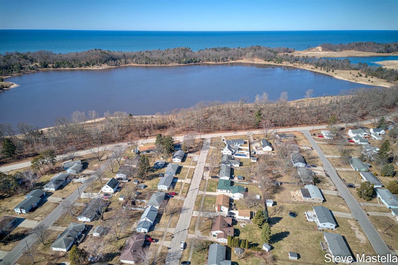 2250 Columbus Avenue, Norton Shores, MI, 49441-3342