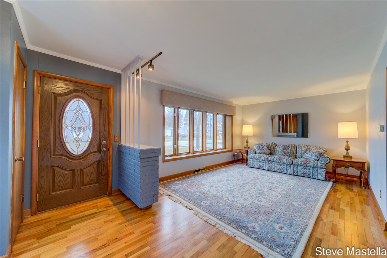 2250 Columbus Avenue, Norton Shores, MI, 49441-3342