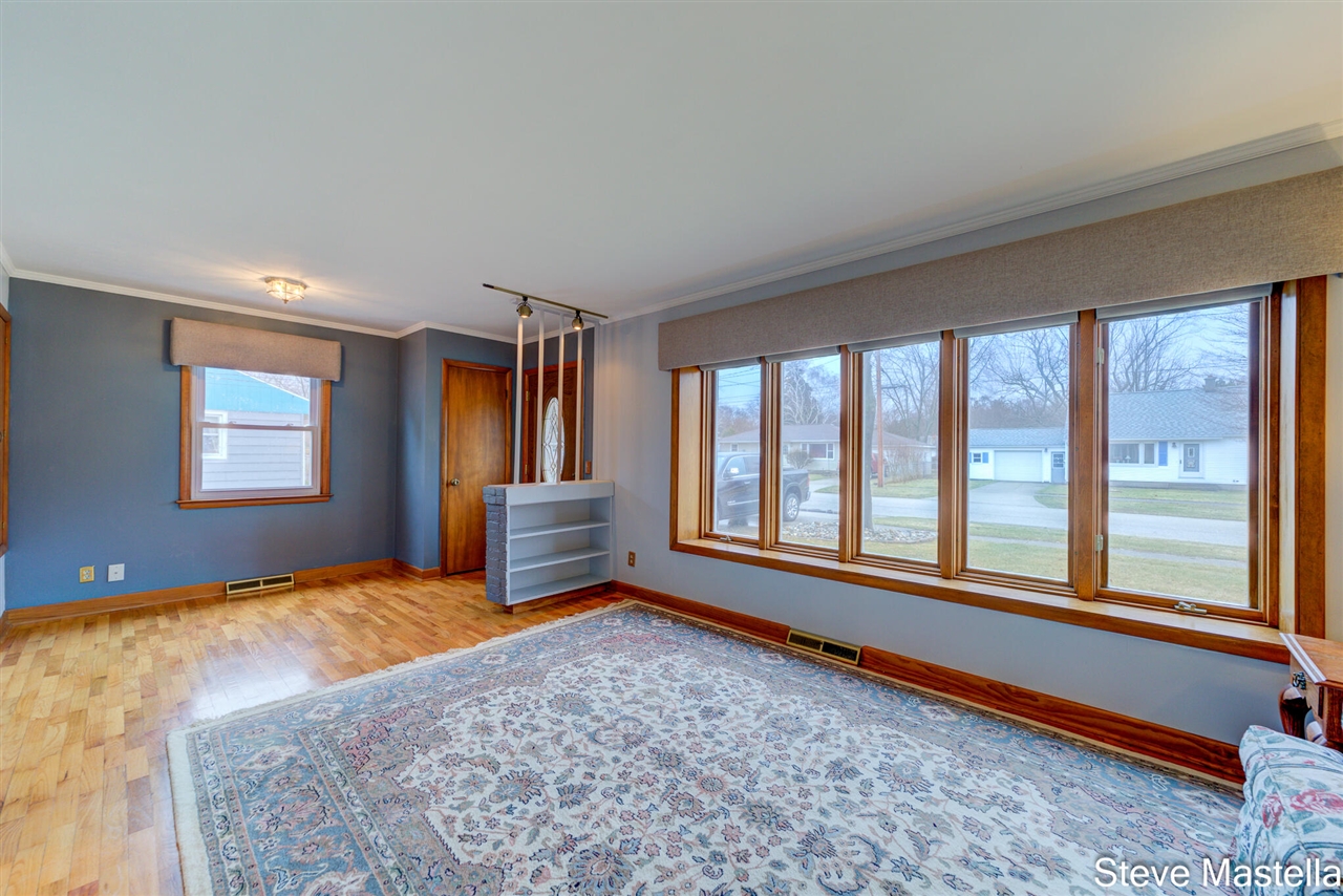 2250 Columbus Avenue, Norton Shores, MI, 49441-3342