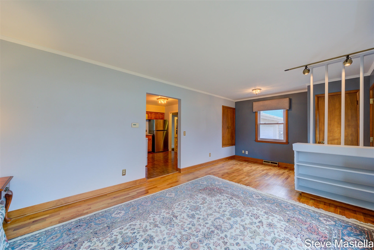 2250 Columbus Avenue, Norton Shores, MI, 49441-3342