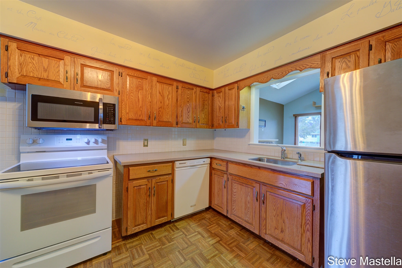 2250 Columbus Avenue, Norton Shores, MI, 49441-3342