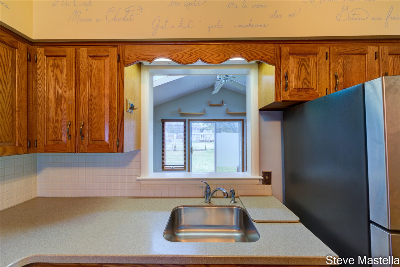 2250 Columbus Avenue, Norton Shores, MI, 49441-3342