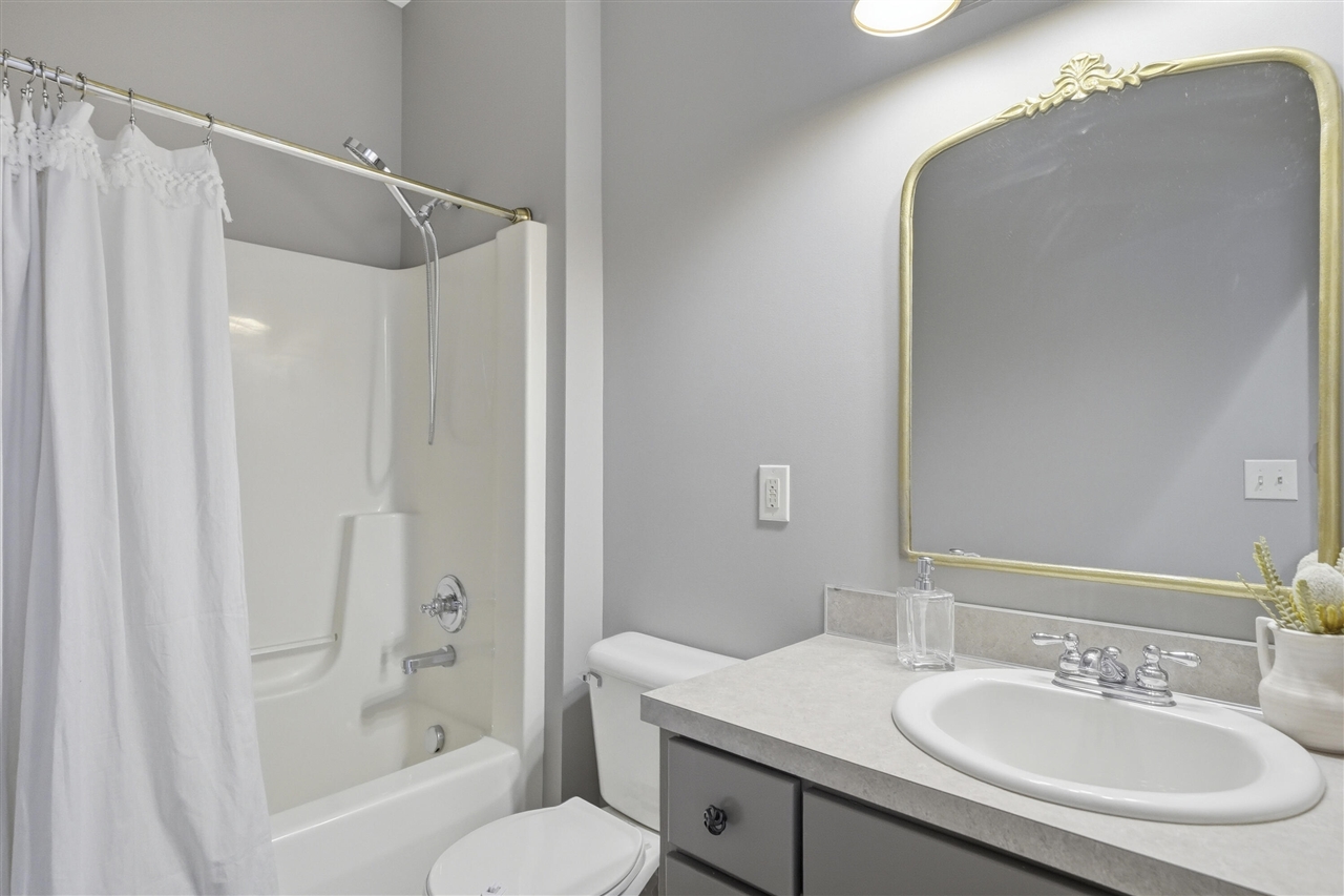 8886 Stonepoint Court, Jenison, MI, 49428