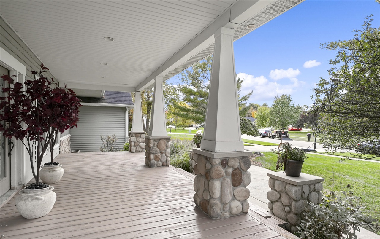 8886 Stonepoint Court, Jenison, MI, 49428