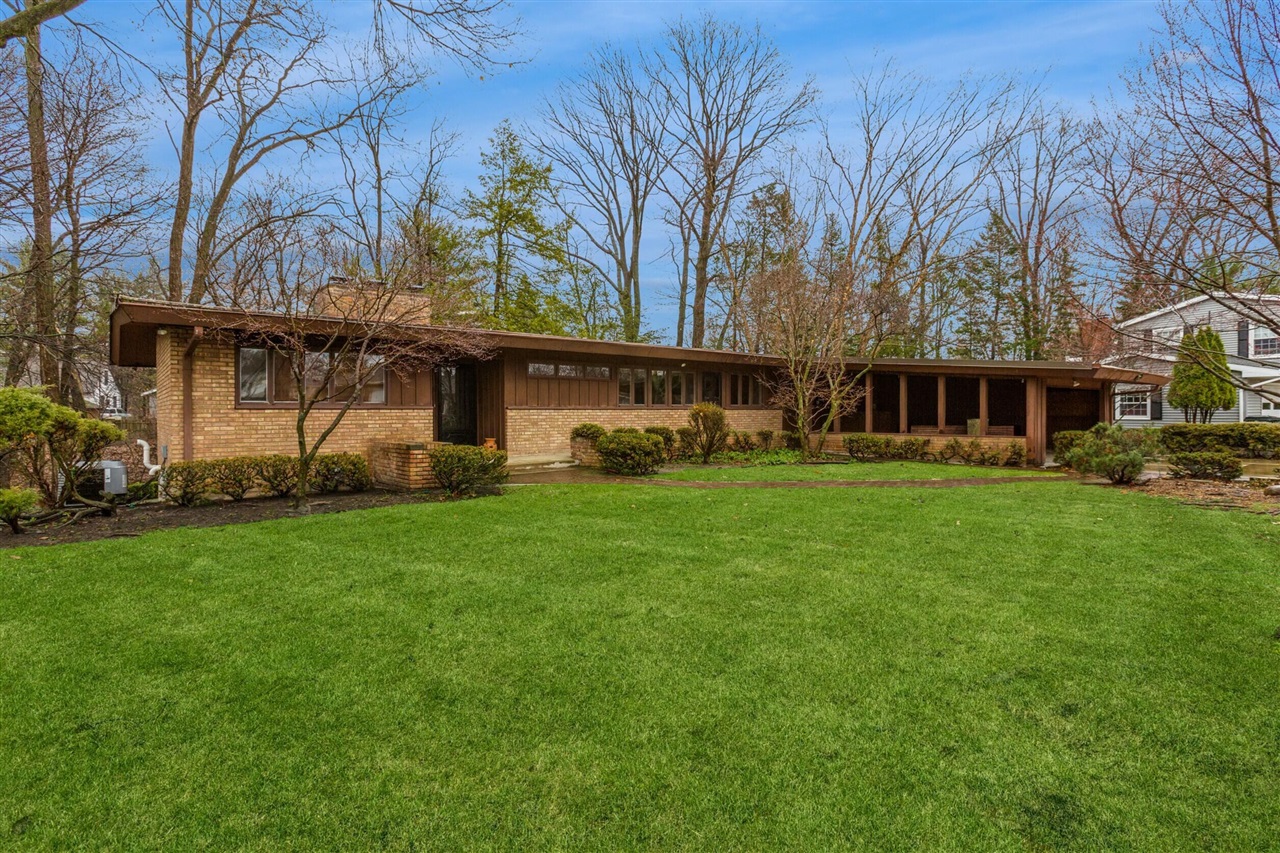 Homes for sale in Saint Joseph, MI | 1301 Lewis Ave, Saint Joseph, MI 49085 | MLS# 70519212