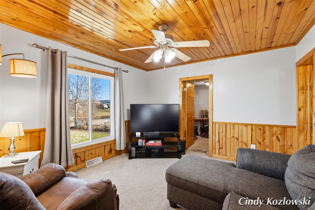 283 S Jones Street, Grant, MI, 49327-9135