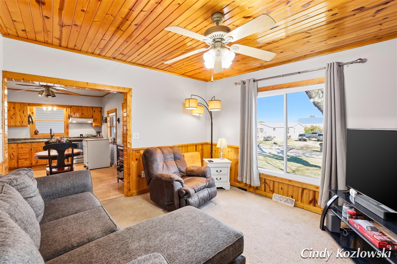 283 S Jones Street, Grant, MI, 49327-9135