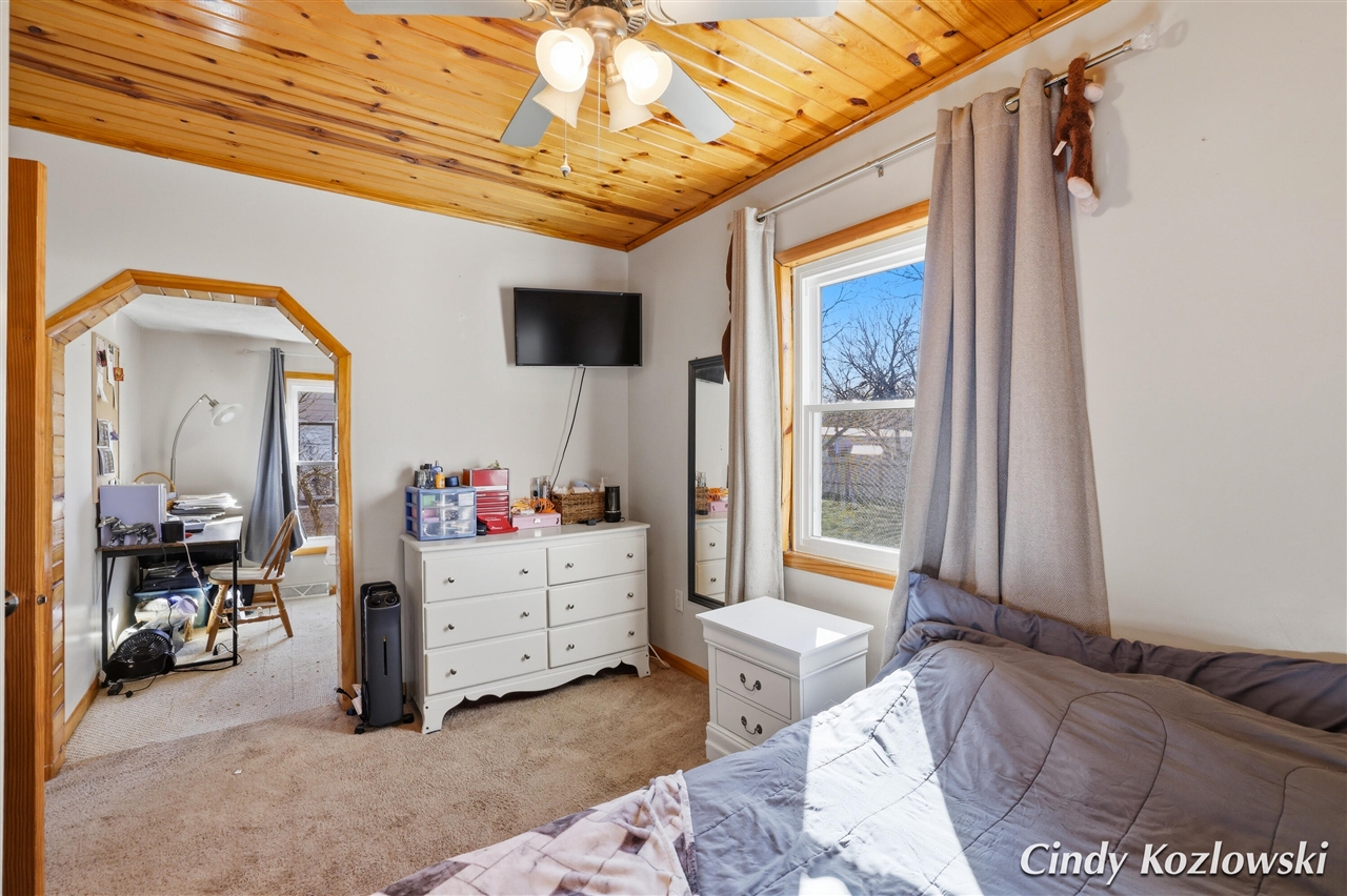 283 S Jones Street, Grant, MI, 49327-9135