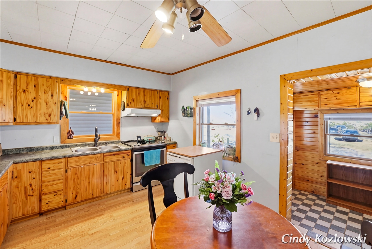 283 S Jones Street, Grant, MI, 49327-9135