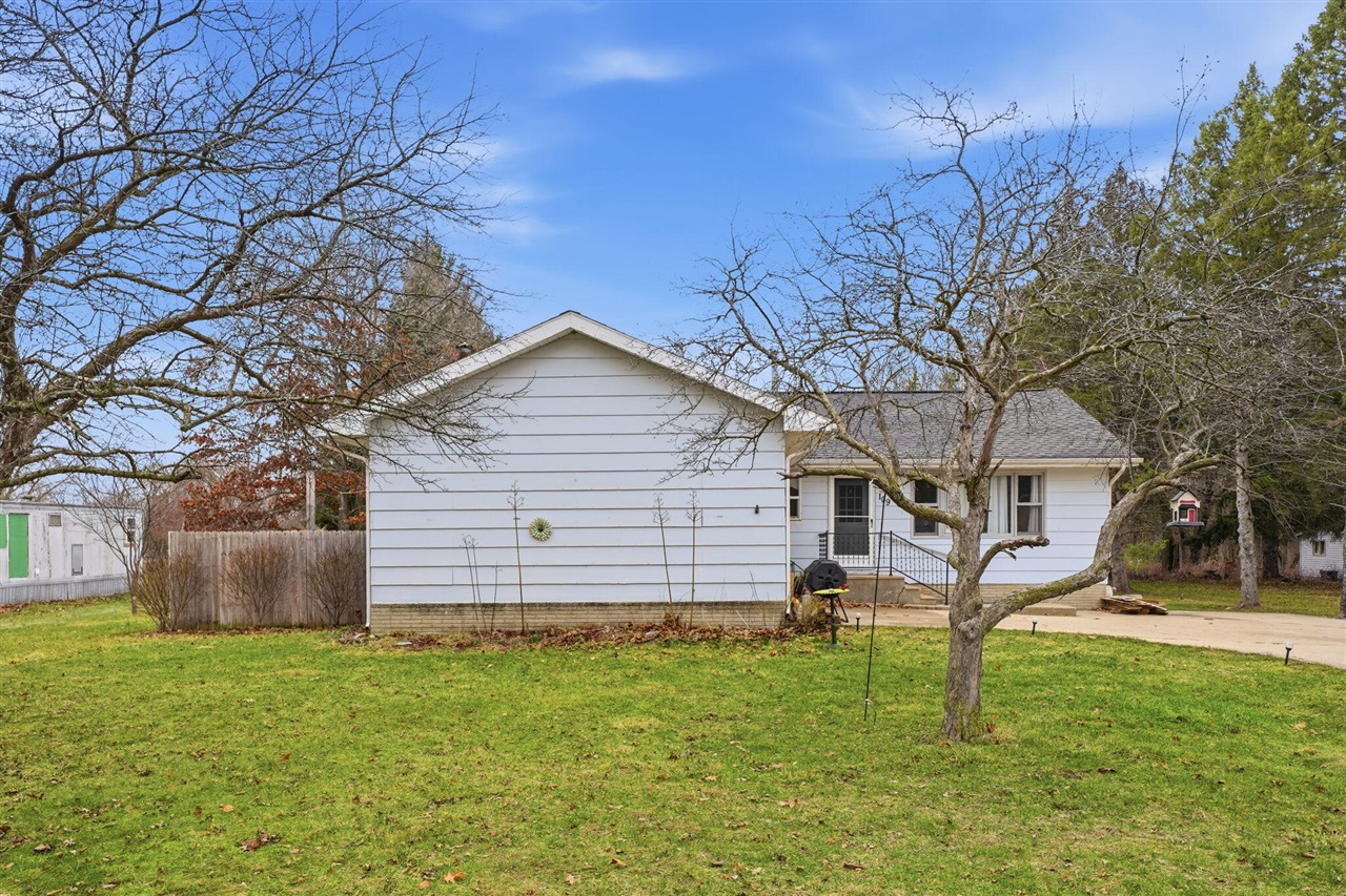 109 Libhart Street, Lyons, MI, 48851-9627