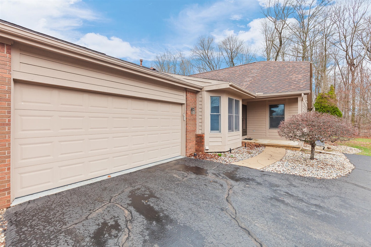 500 Richlyn Drive, Adrian, MI, 49221-9117