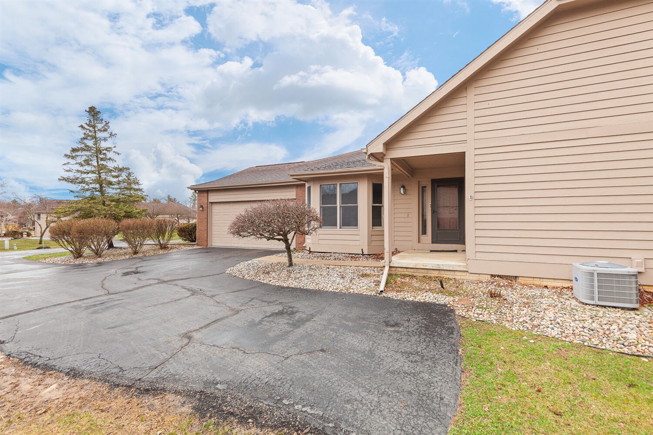 500 Richlyn Drive, Adrian, MI, 49221-9117