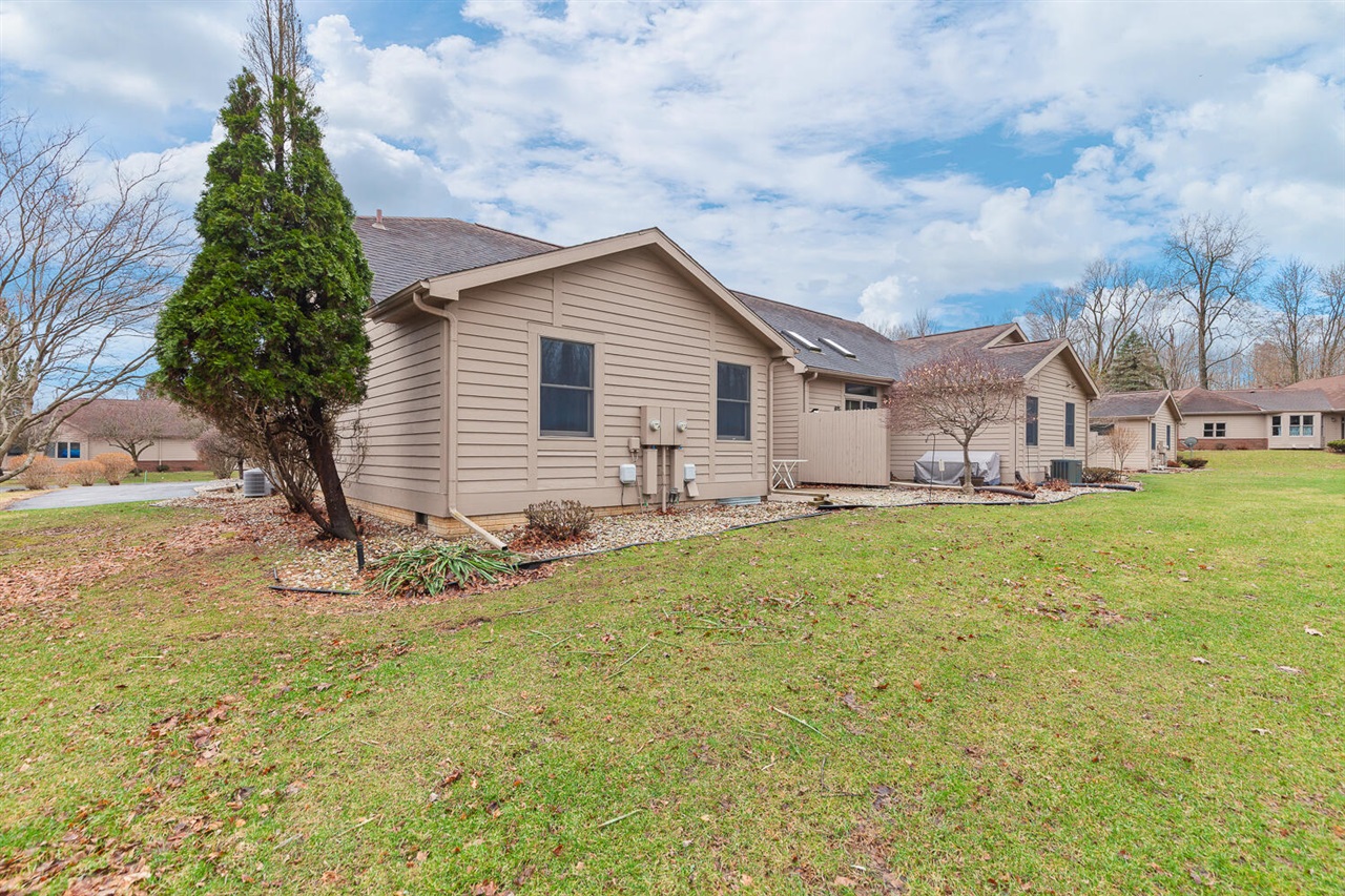 500 Richlyn Drive, Adrian, MI, 49221-9117