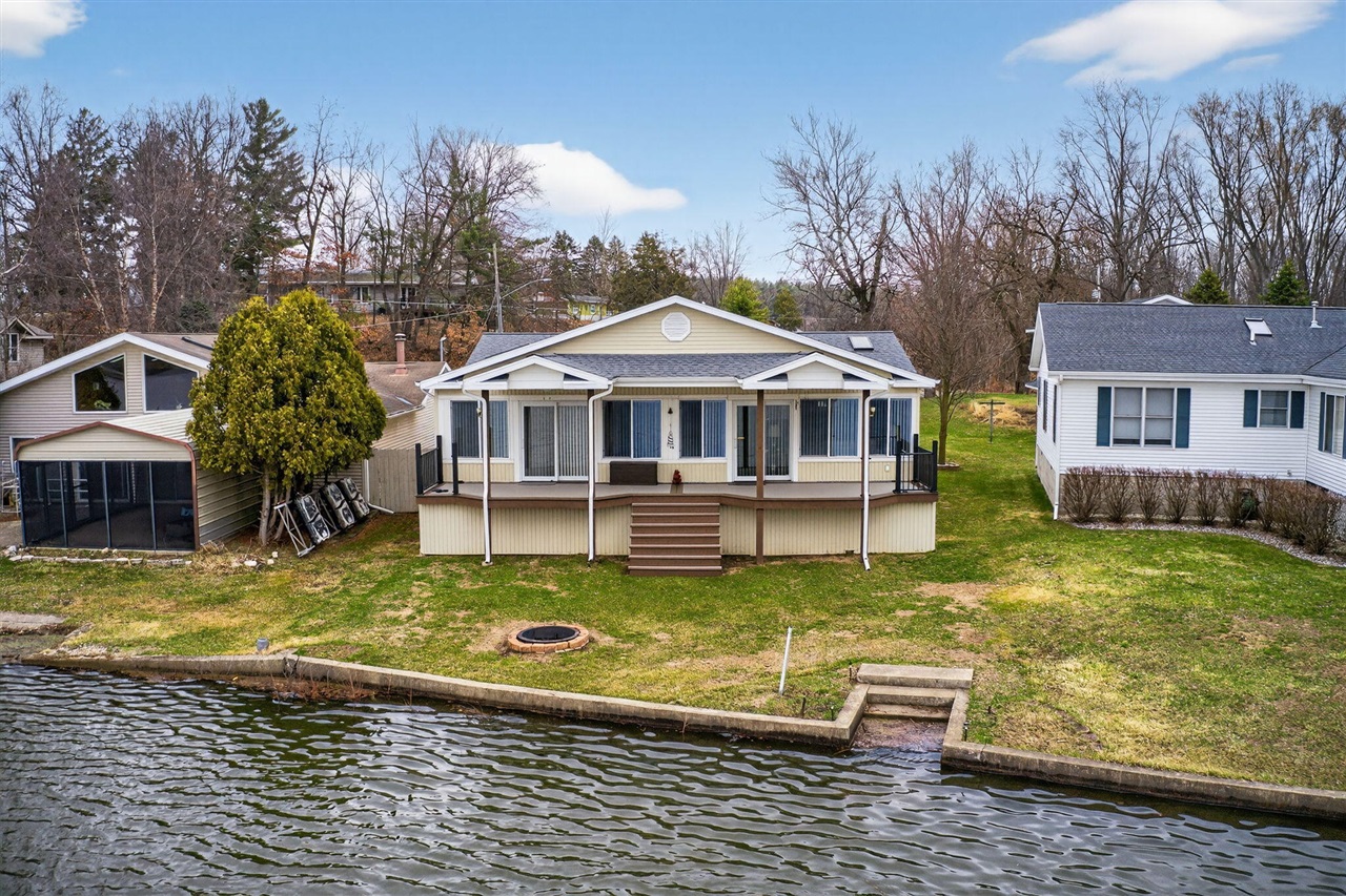 3741 N Blackstone Avenue, Colon, MI, 49040