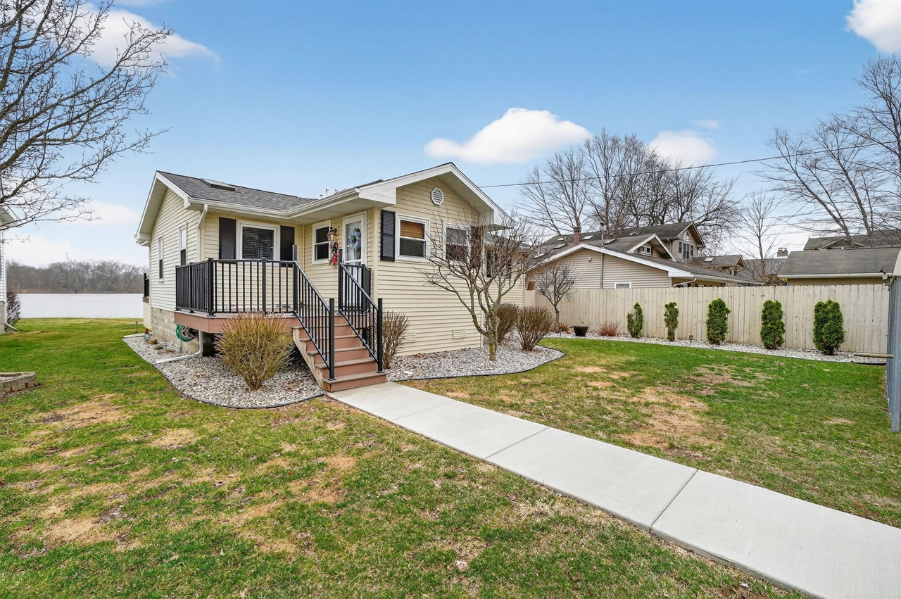 3741 N Blackstone Avenue, Colon, MI, 49040