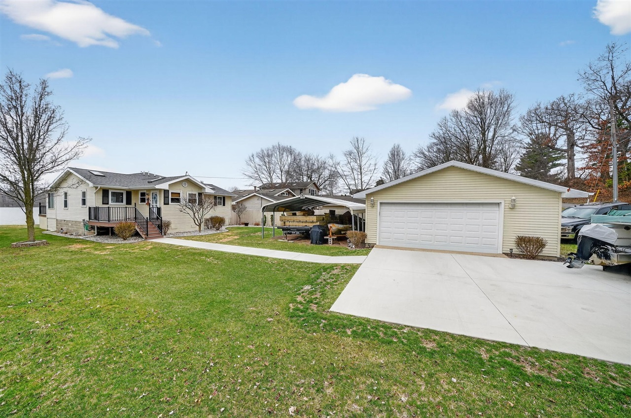 3741 N Blackstone Avenue, Colon, MI, 49040