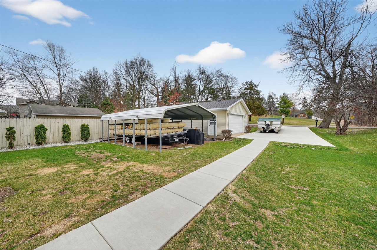 3741 N Blackstone Avenue, Colon, MI, 49040