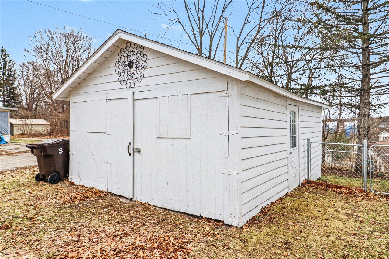 801 N 4th Avenue, Big Rapids, MI, 49307-1129