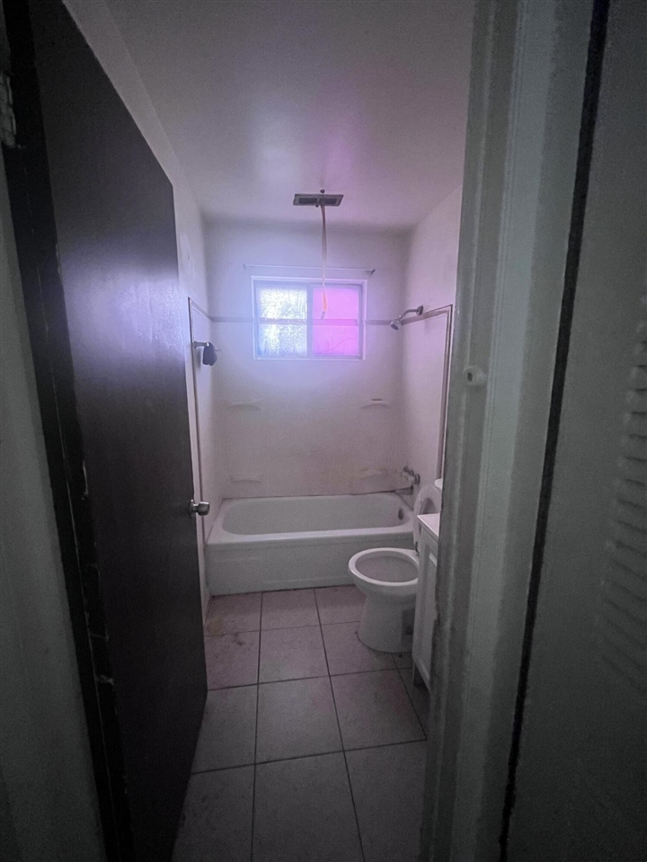 8160 Sussex Street, Detroit, MI, 48228-2289