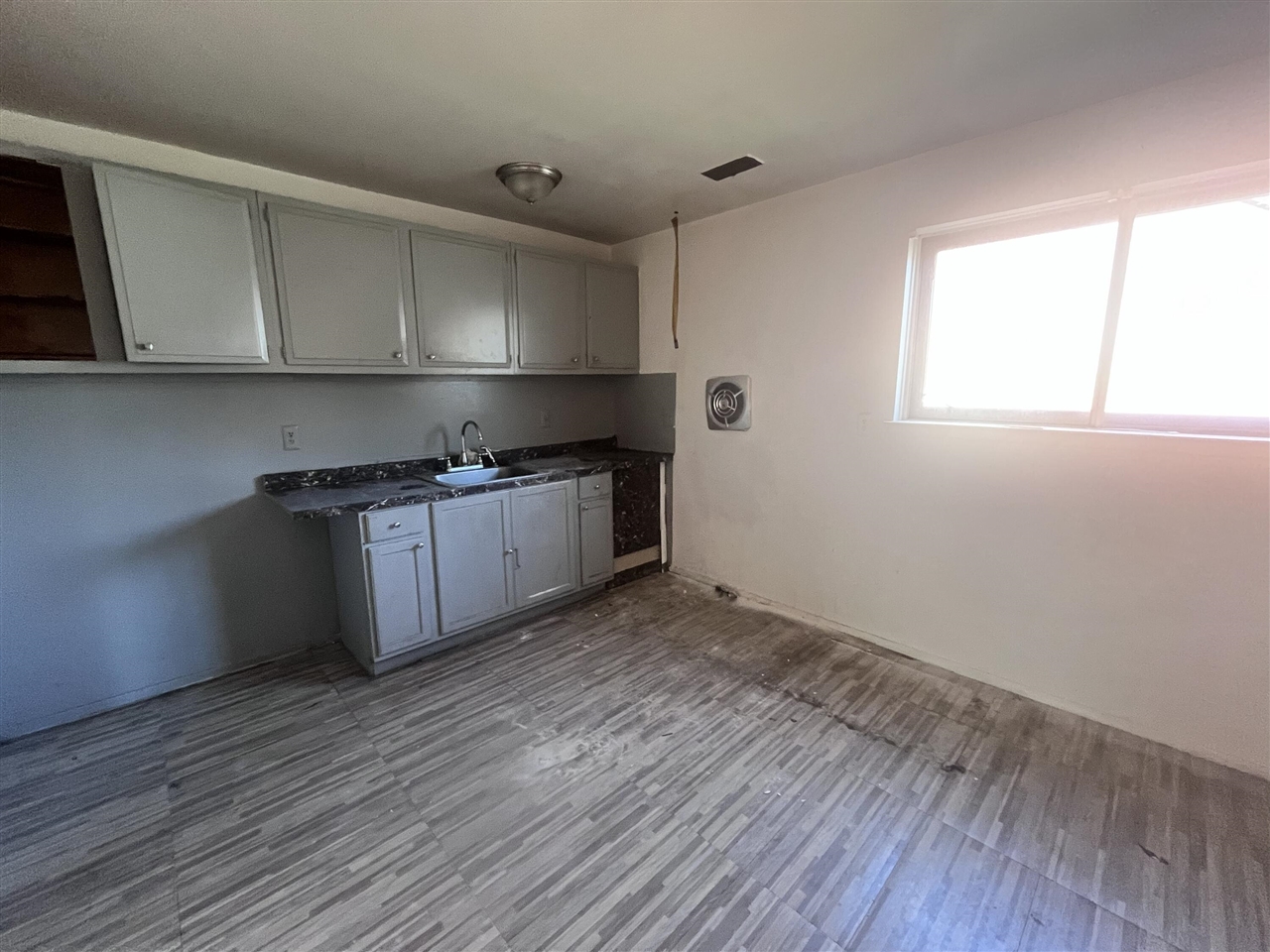 8160 Sussex Street, Detroit, MI, 48228-2289