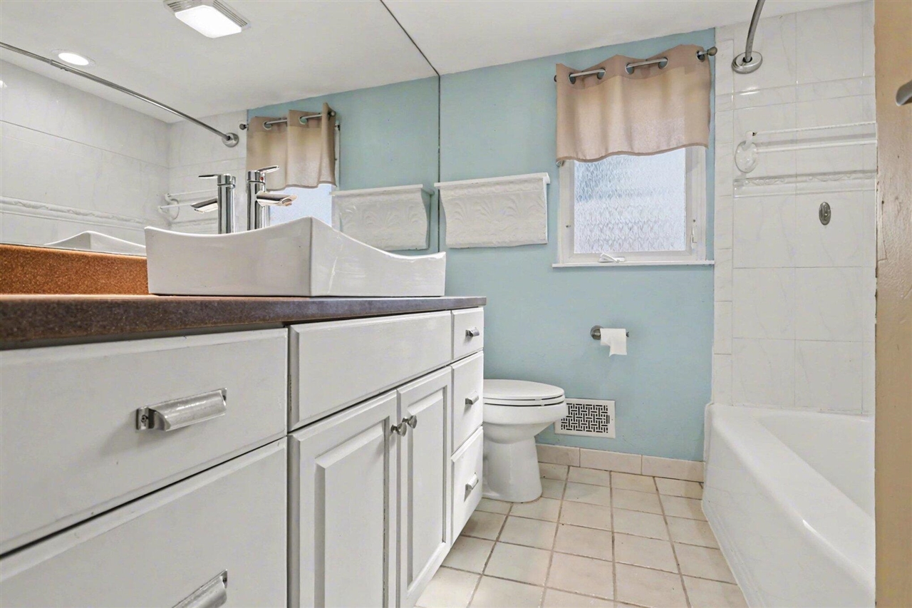 244 Downey Drive, Benton Harbor, MI, 49022-6824