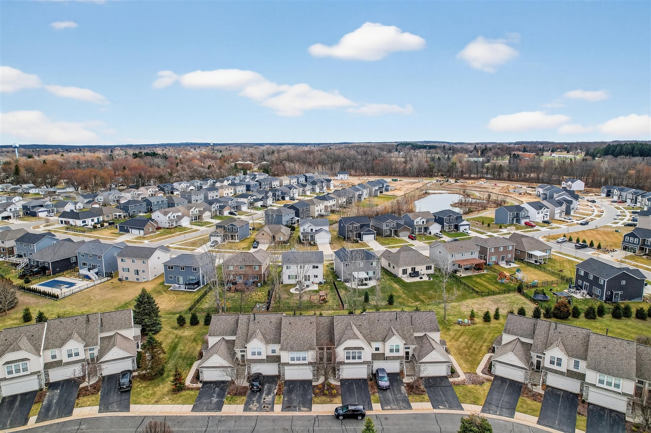 518 Dockside Circle, Holly, MI, 48442-2025