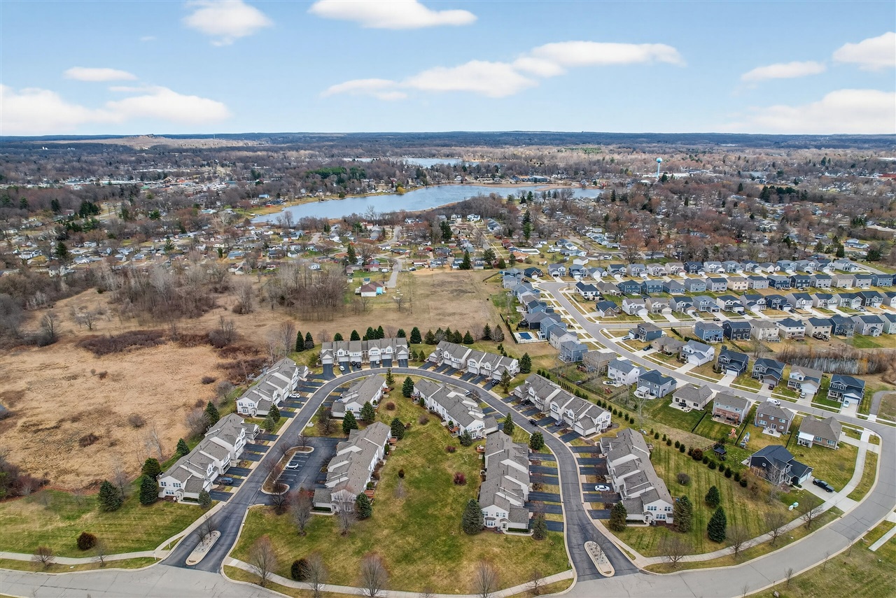 518 Dockside Circle, Holly, MI, 48442-2025