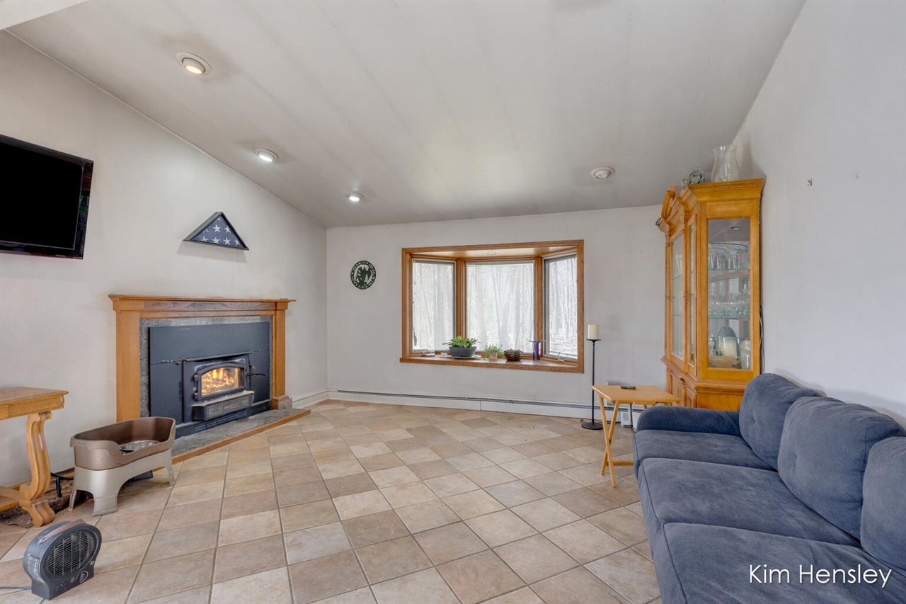 14280 Edgerton Avenue, Cedar Springs, MI, 49319-9441