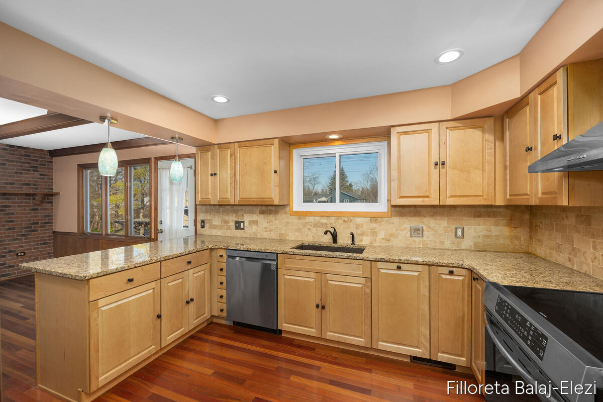 5023 Creekview Drive, Grand Rapids, MI, 49508-4944