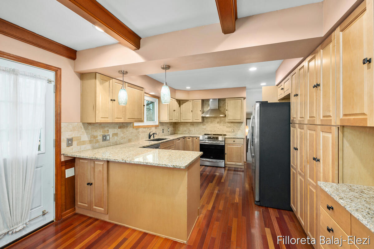 5023 Creekview Drive, Grand Rapids, MI, 49508-4944