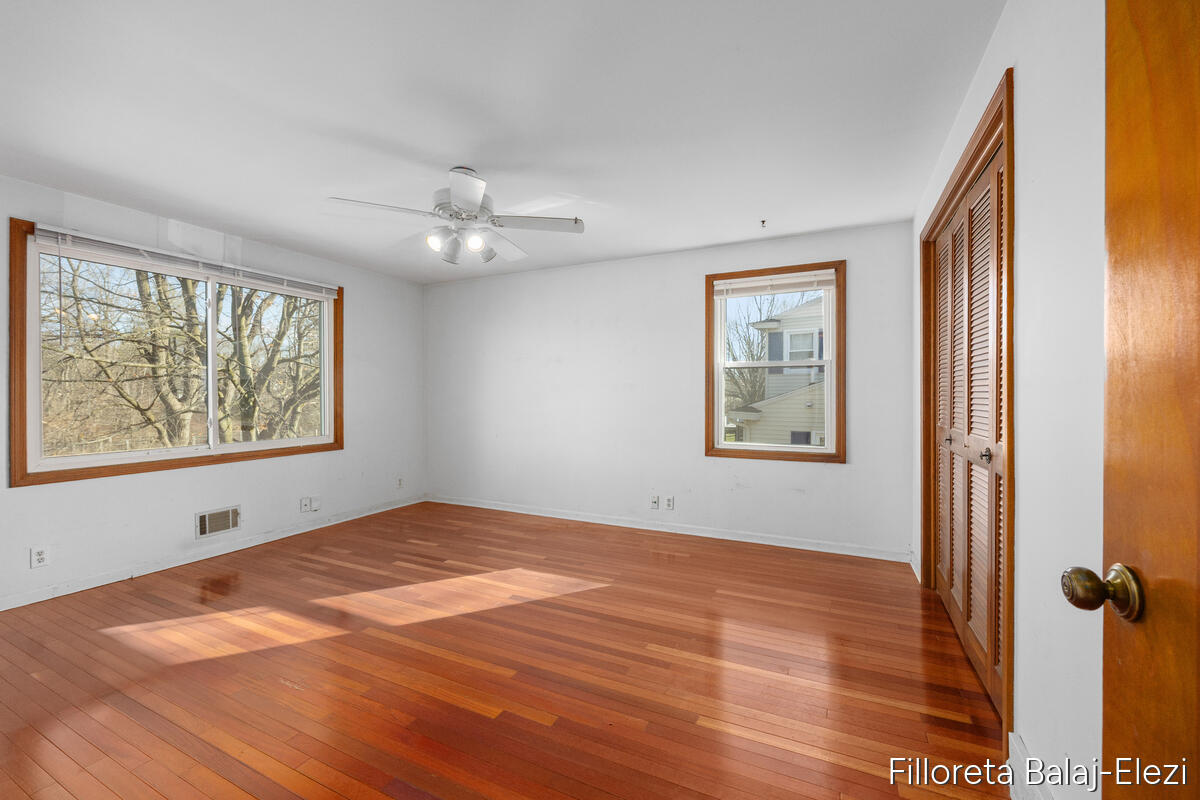 5023 Creekview Drive, Grand Rapids, MI, 49508-4944