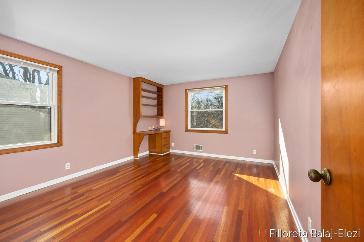 5023 Creekview Drive, Grand Rapids, MI, 49508-4944