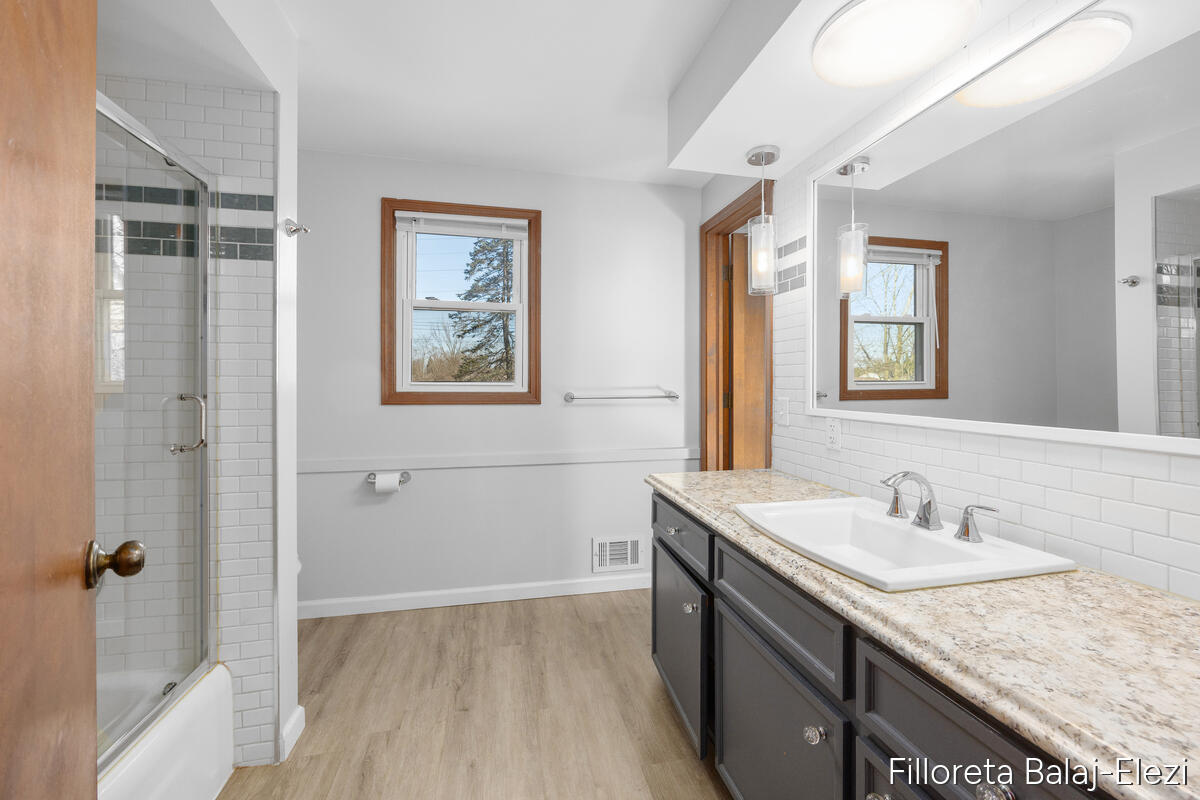 5023 Creekview Drive, Grand Rapids, MI, 49508-4944