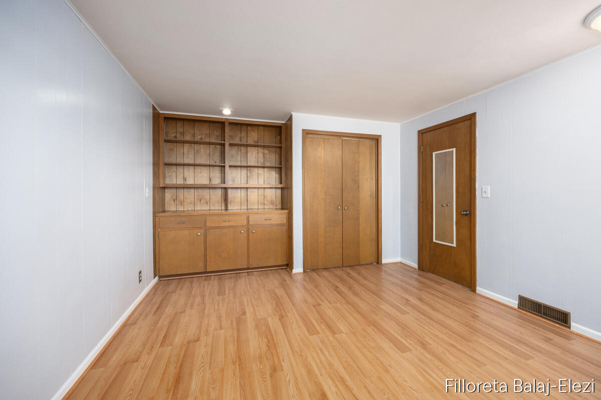 5023 Creekview Drive, Grand Rapids, MI, 49508-4944