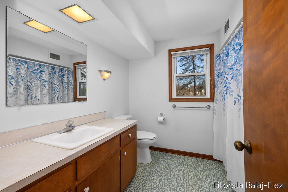 5023 Creekview Drive, Grand Rapids, MI, 49508-4944