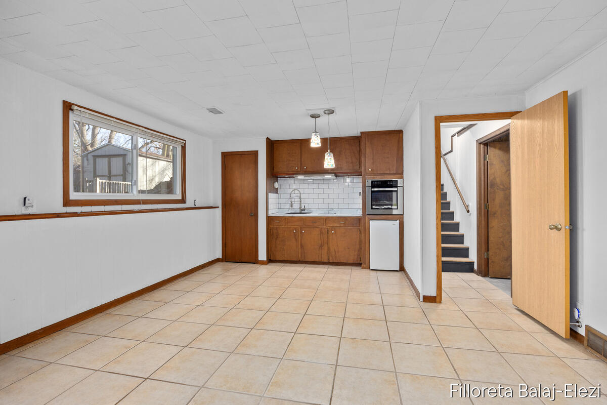 5023 Creekview Drive, Grand Rapids, MI, 49508-4944