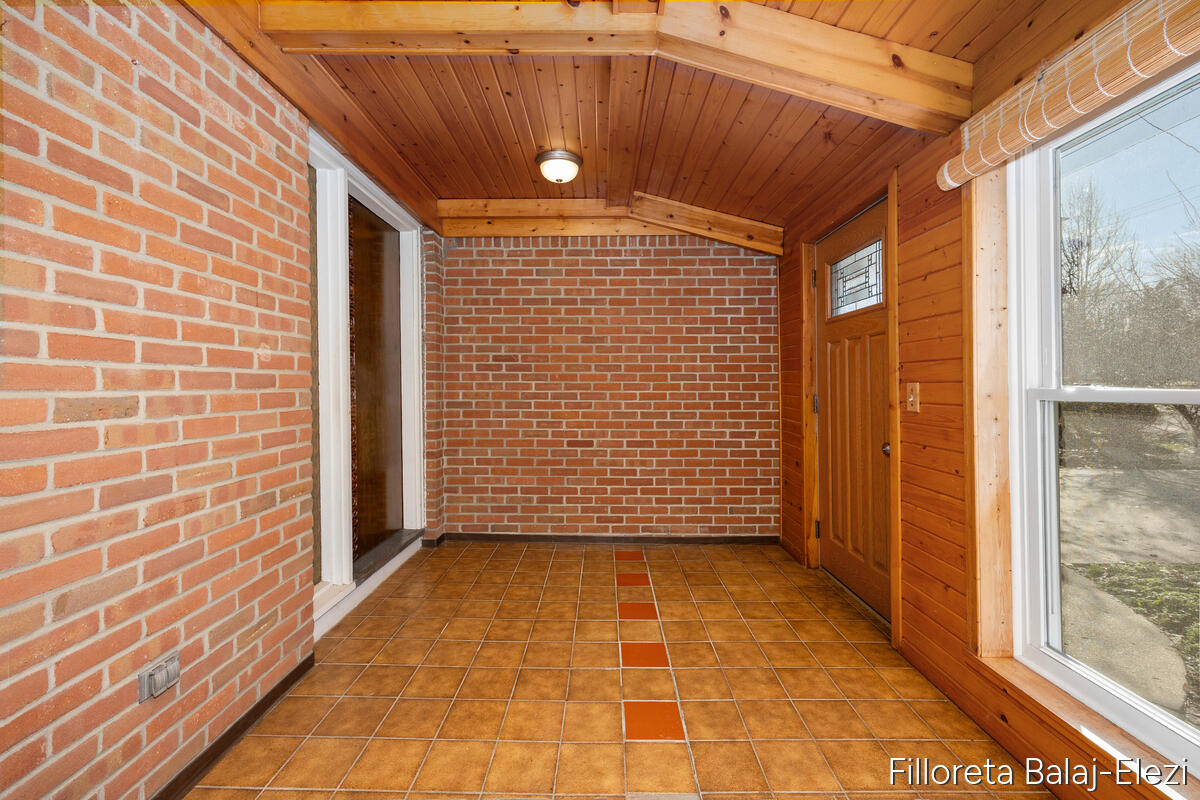 5023 Creekview Drive, Grand Rapids, MI, 49508-4944