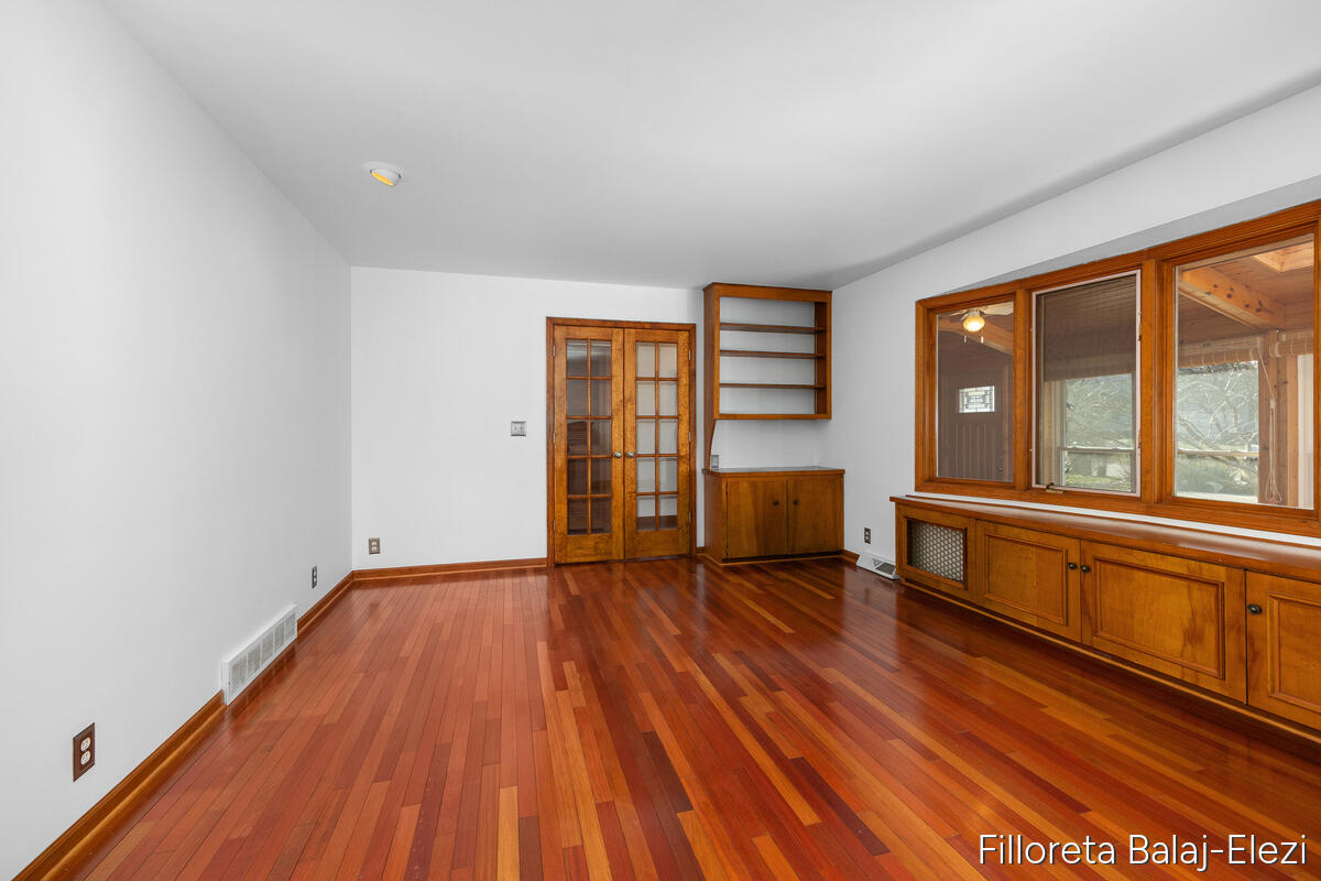 5023 Creekview Drive, Grand Rapids, MI, 49508-4944